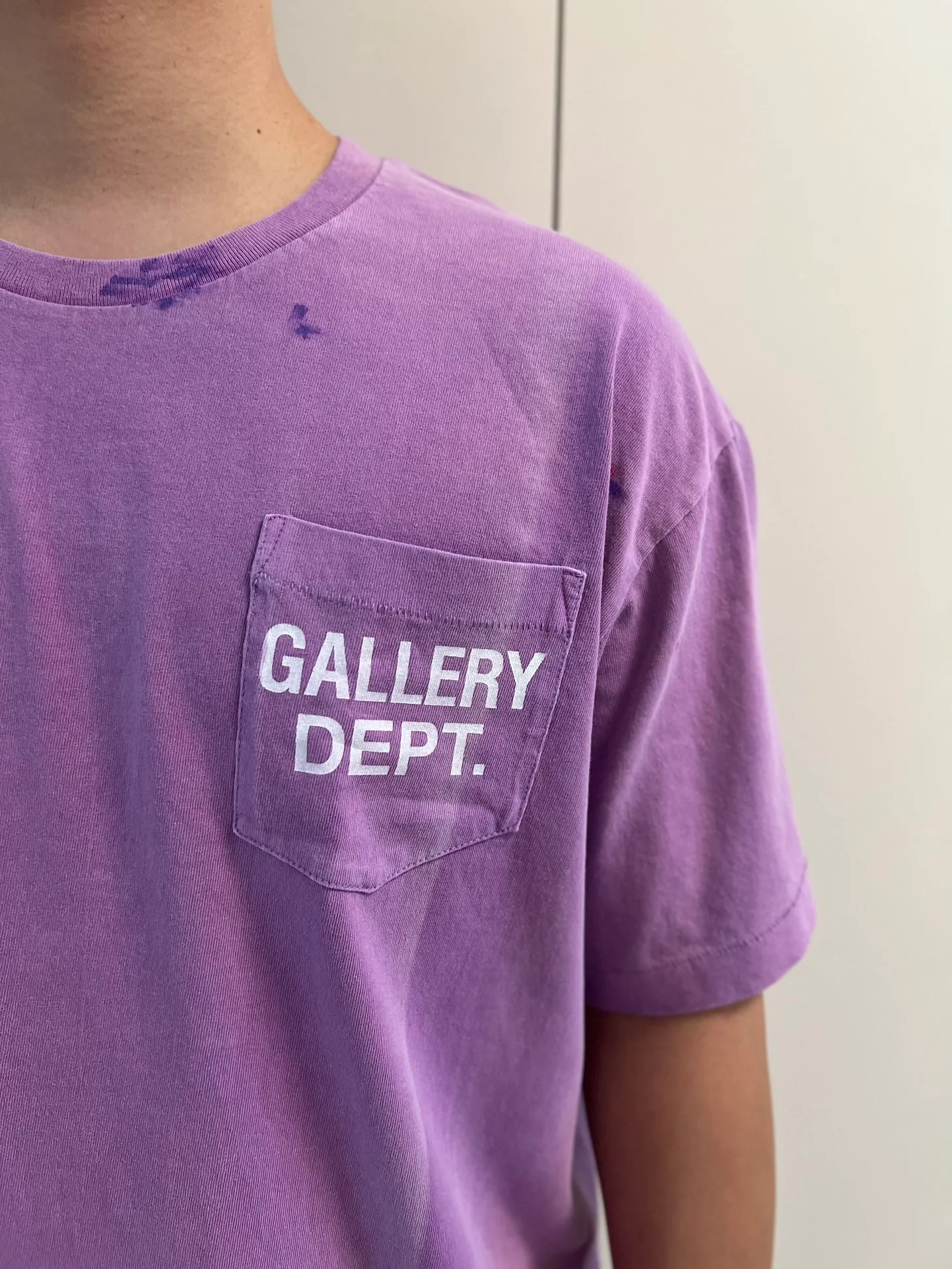 New models in stock! GALLERY DEPT VINTAGE LOGO PAINTED TEE PURPLE Purple ink splashed distressed short sleeves Retro English pocket TEE Purple S-XL Ready-to-wear dyeing Fried salt distressing Hand-sewn plaster bone Very heavy industry Manufacturing dark and light fading technology Hand-splashed ink graffiti Genuine acrylic material